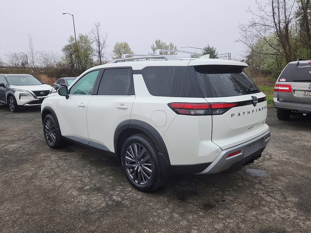 2023 Pearl White Tricoat Nissan Pathfinder SL 4X4 SUV
