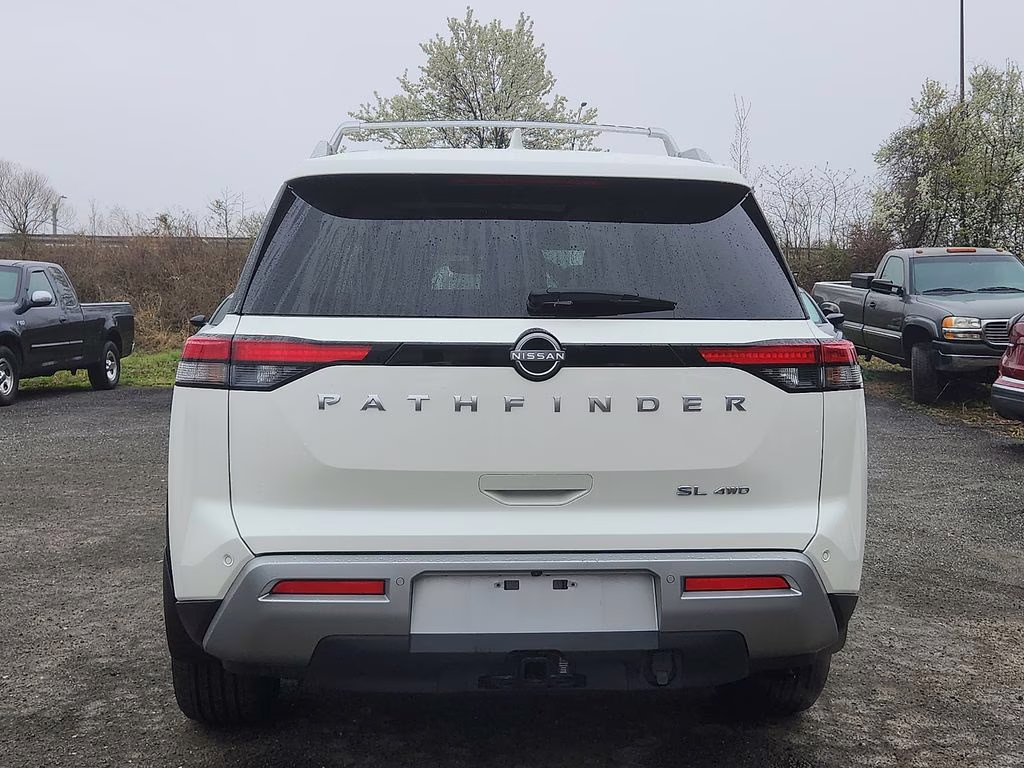2023 Pearl White Tricoat Nissan Pathfinder SL 4X4 SUV