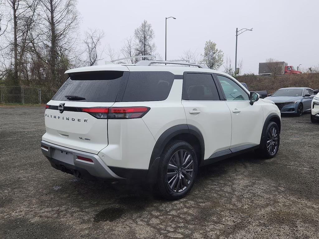 2023 Pearl White Tricoat Nissan Pathfinder SL 4X4 SUV