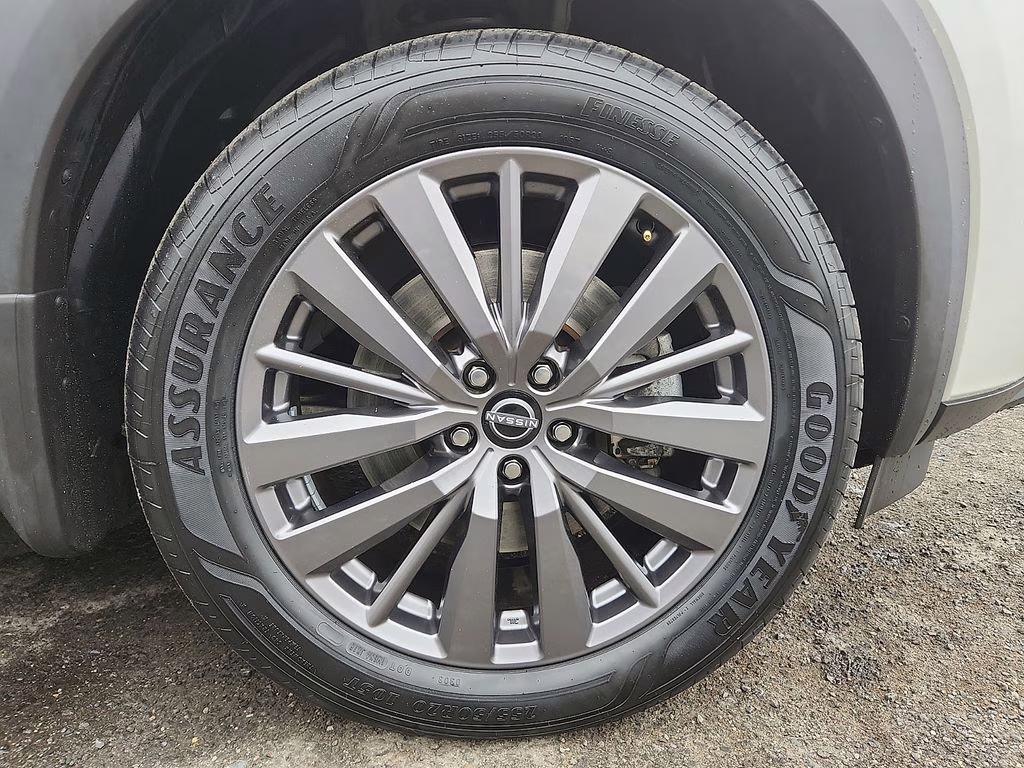 2023 Pearl White Tricoat Nissan Pathfinder SL 4X4 SUV