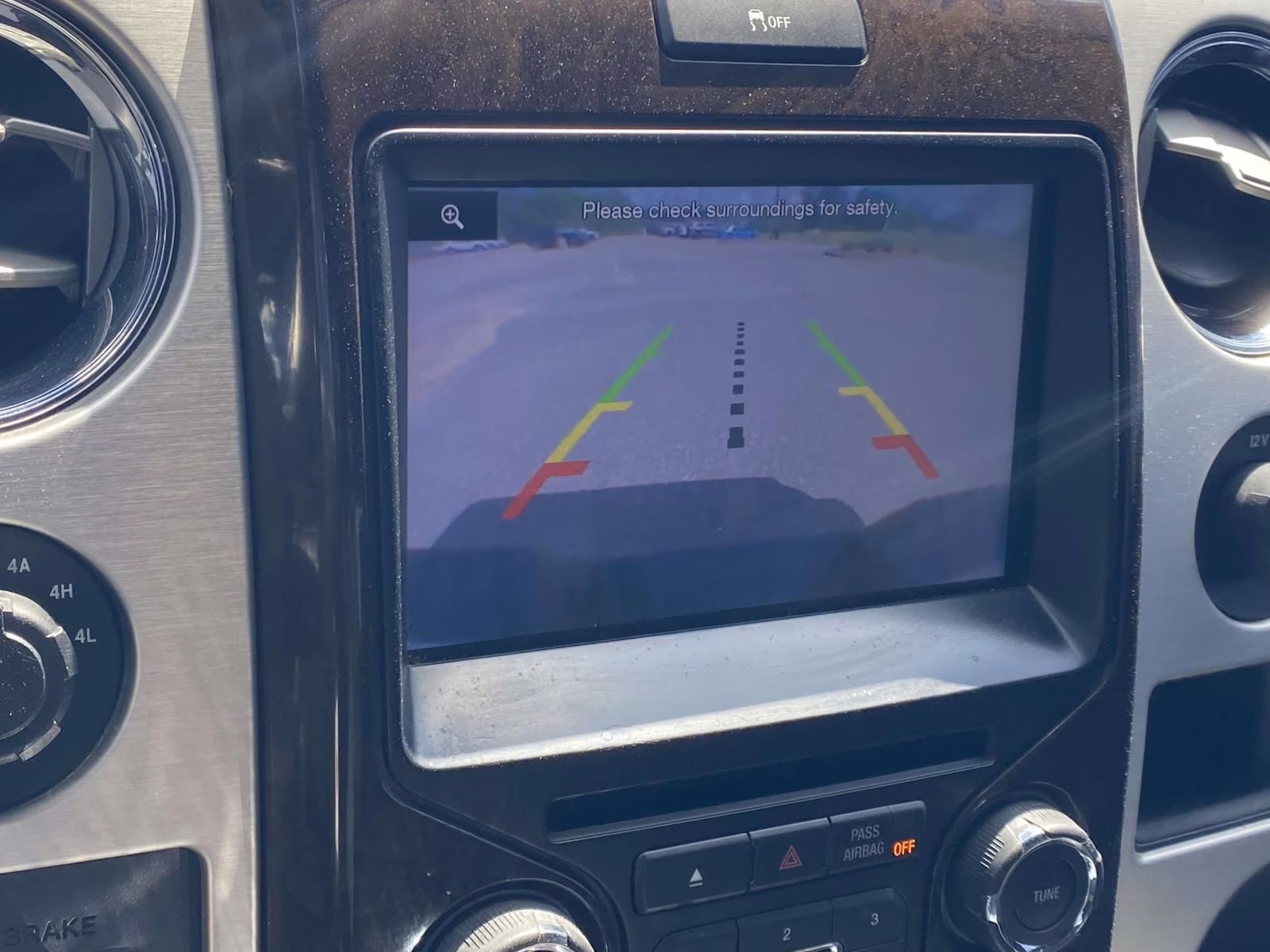 2013 White Platinum Clearcoat Metallic Ford F-150 Platinum 4X4 Truck