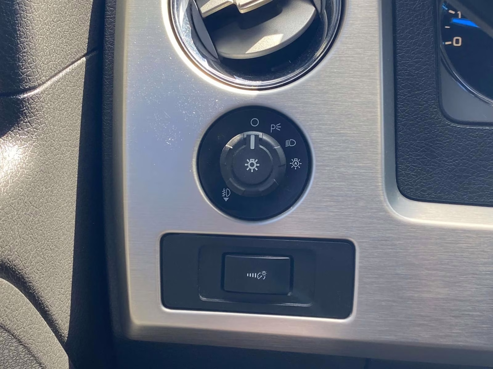 2013 White Platinum Clearcoat Metallic Ford F-150 Platinum 4X4 Truck