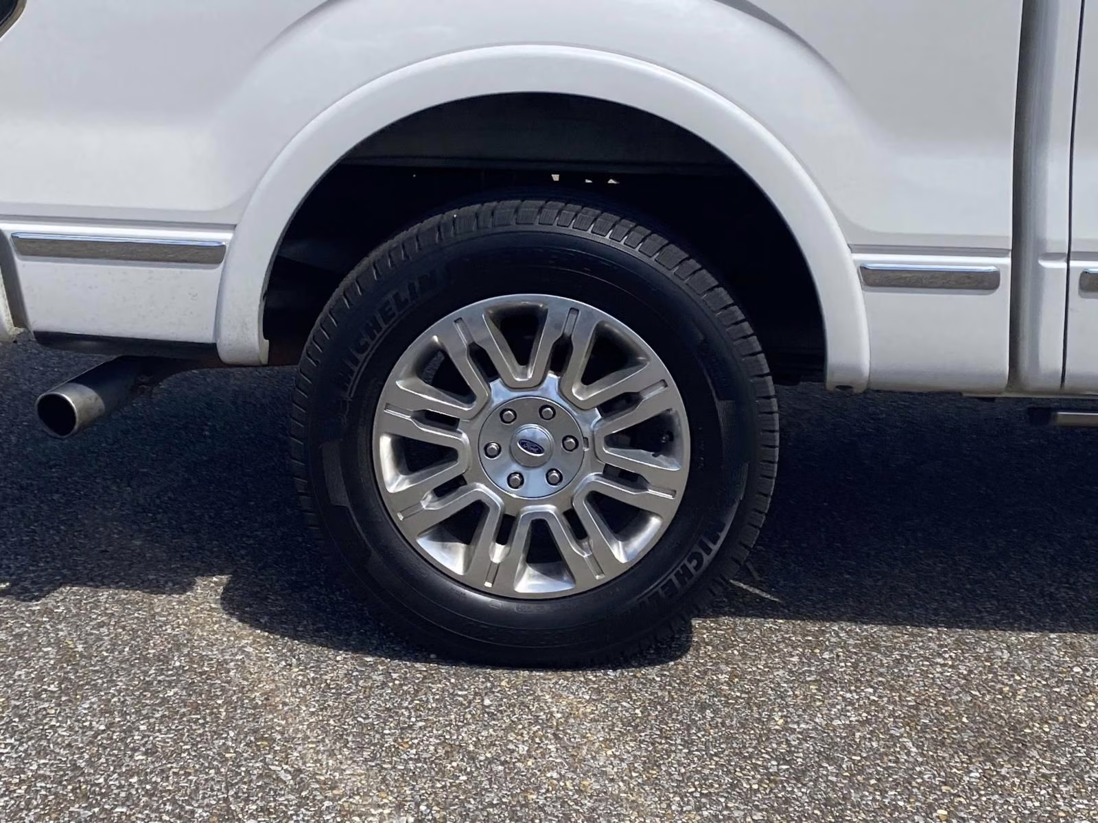 2013 White Platinum Clearcoat Metallic Ford F-150 Platinum 4X4 Truck