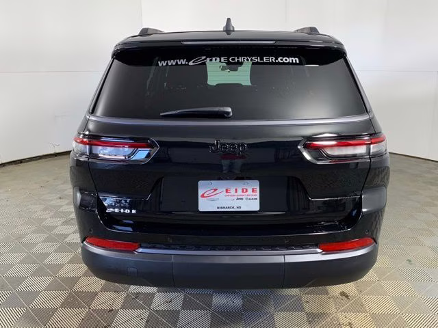 2026 Diamond Black Crystal Pearlcoat Jeep Grand Cherokee L Altitude 4X4 SUV