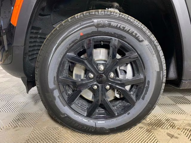 2026 Diamond Black Crystal Pearlcoat Jeep Grand Cherokee L Altitude 4X4 SUV