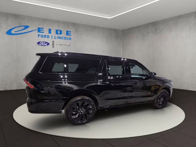 2026 Infinite Black Metallic Clearcoat Lincoln Navigator L Reserve 4X4 SUV