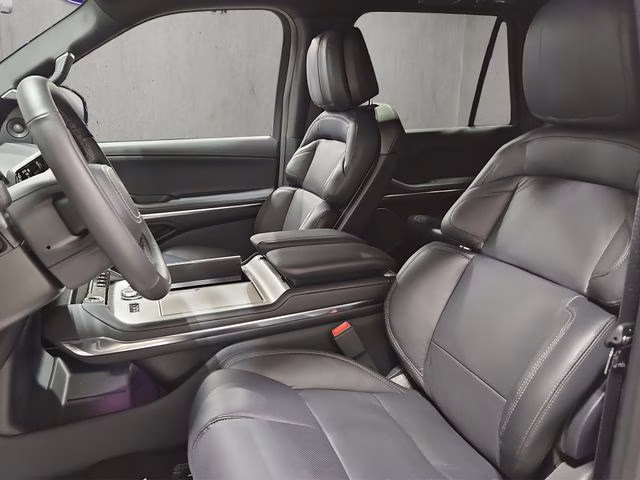 2026 Infinite Black Metallic Clearcoat Lincoln Navigator L Reserve 4X4 SUV