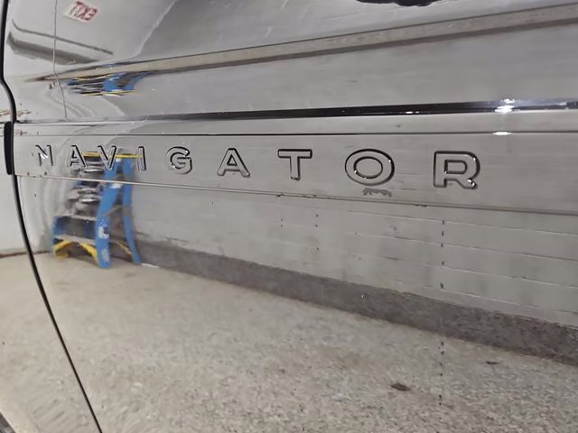 2026 Infinite Black Metallic Clearcoat Lincoln Navigator L Reserve 4X4 SUV