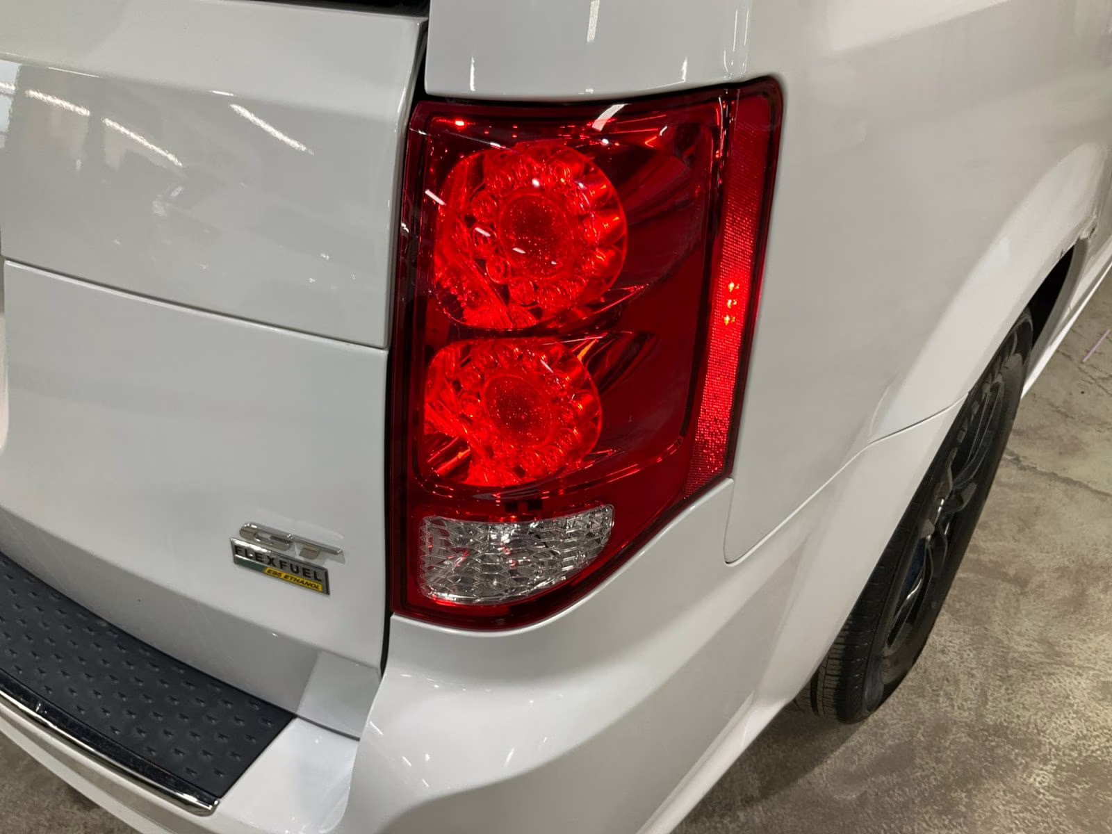 2019 White Knuckle Clearcoat Dodge Grand Caravan GT FWD Van