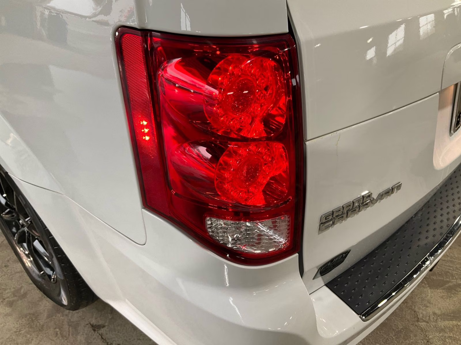 2019 White Knuckle Clearcoat Dodge Grand Caravan GT FWD Van