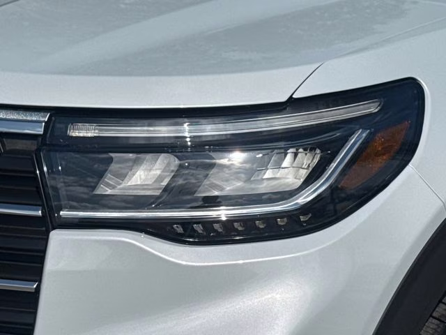 2026 White Ford Explorer Active RWD SUV