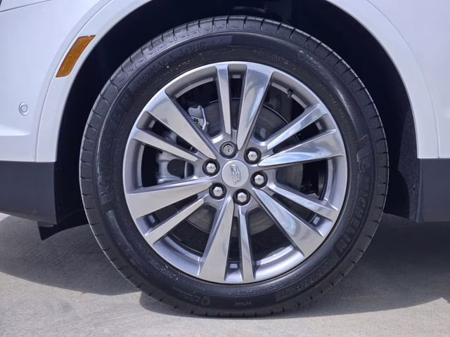2026 Crystal White Tricoat Cadillac XT5 Premium Luxury FWD SUV