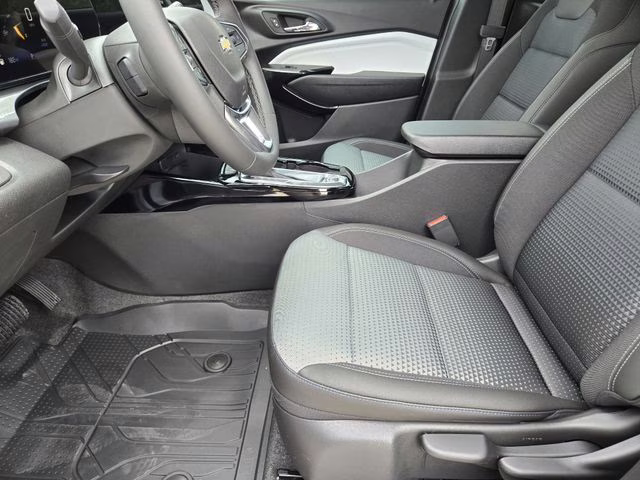 2026 Summit White Chevrolet Trax LT FWD SUV