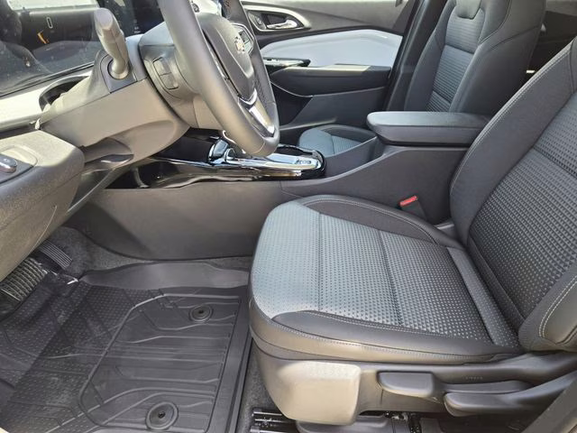 2026 Mosaic Black Metallic Chevrolet Trax LT FWD SUV