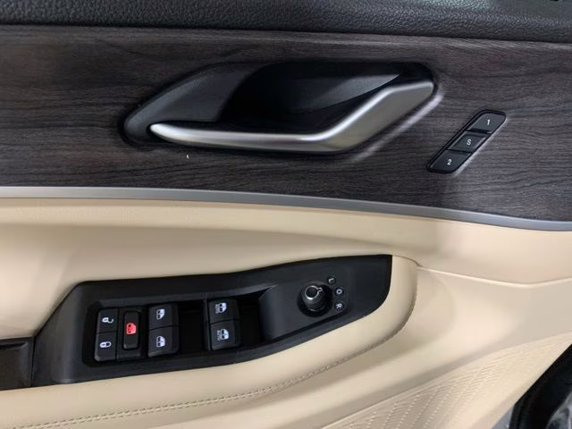 2024 Bright White Clearcoat Jeep Grand Cherokee L Limited 4X4 SUV