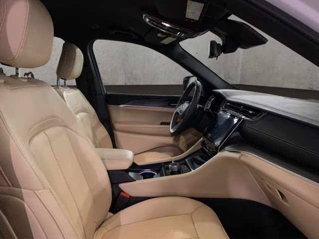 2024 Bright White Clearcoat Jeep Grand Cherokee L Limited 4X4 SUV