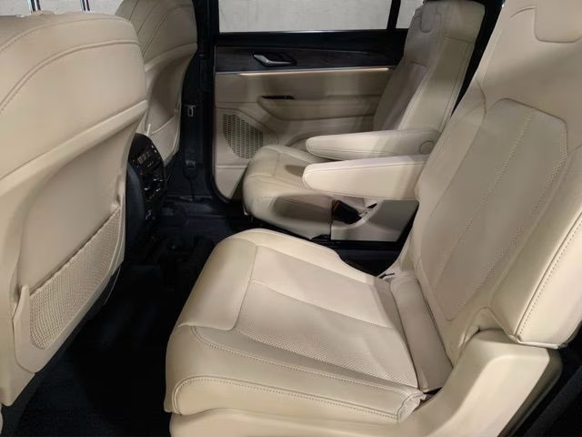 2024 Bright White Clearcoat Jeep Grand Cherokee L Limited 4X4 SUV