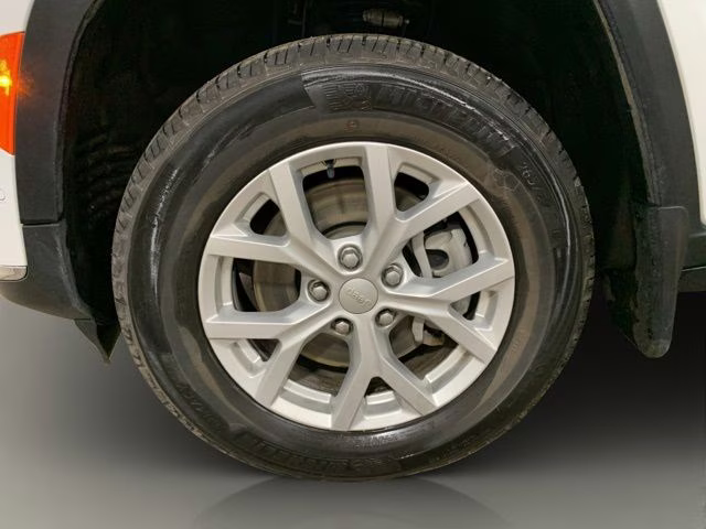 2024 Bright White Clearcoat Jeep Grand Cherokee L Limited 4X4 SUV