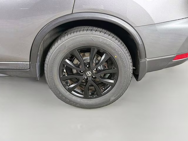 2018 Gun Metallic Nissan Rogue SV FWD SUV