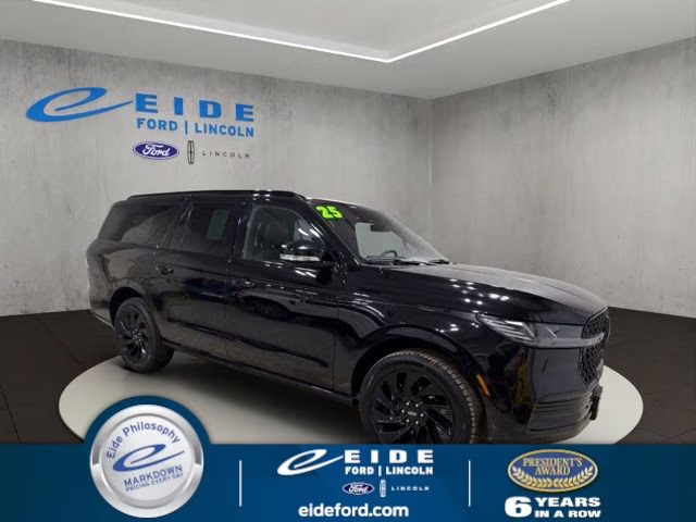 2025 Infinite Black Metallic Clearcoat Lincoln Navigator L Reserve 4X4 SUV