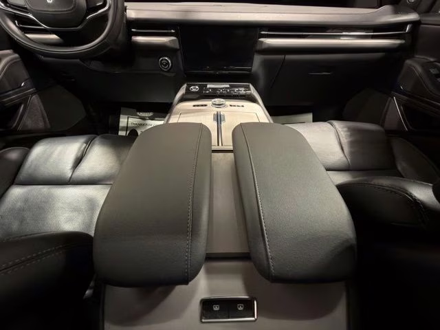 2025 Infinite Black Metallic Clearcoat Lincoln Navigator L Reserve 4X4 SUV