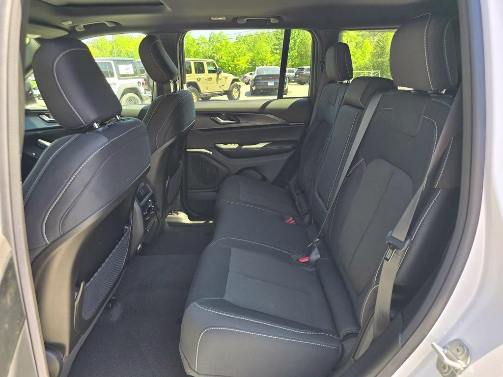 2026 Bright White Clearcoat Jeep Grand Cherokee Laredo X 4X4 SUV