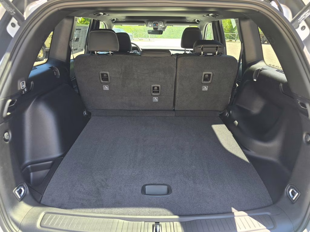 2026 Bright White Clearcoat Jeep Grand Cherokee Laredo X 4X4 SUV