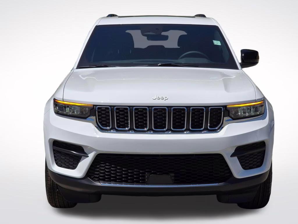 2026 Bright White Clearcoat Jeep Grand Cherokee Laredo X 4X4 SUV