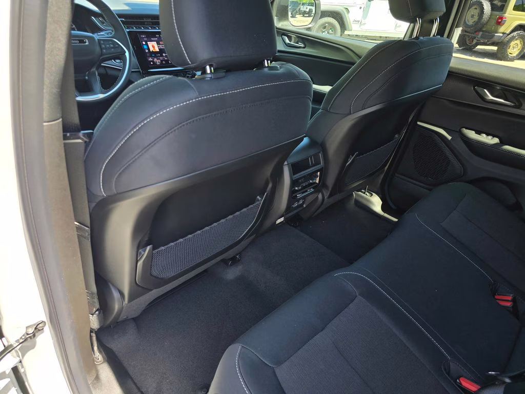 2026 Bright White Clearcoat Jeep Grand Cherokee Laredo X 4X4 SUV