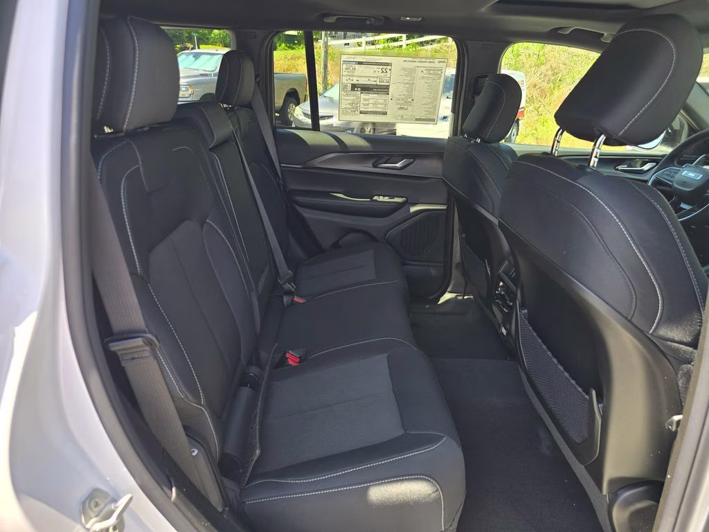 2026 Bright White Clearcoat Jeep Grand Cherokee Laredo X 4X4 SUV