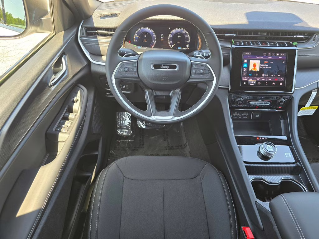 2026 Bright White Clearcoat Jeep Grand Cherokee Laredo X 4X4 SUV