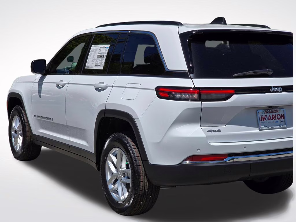 2026 Bright White Clearcoat Jeep Grand Cherokee Laredo X 4X4 SUV