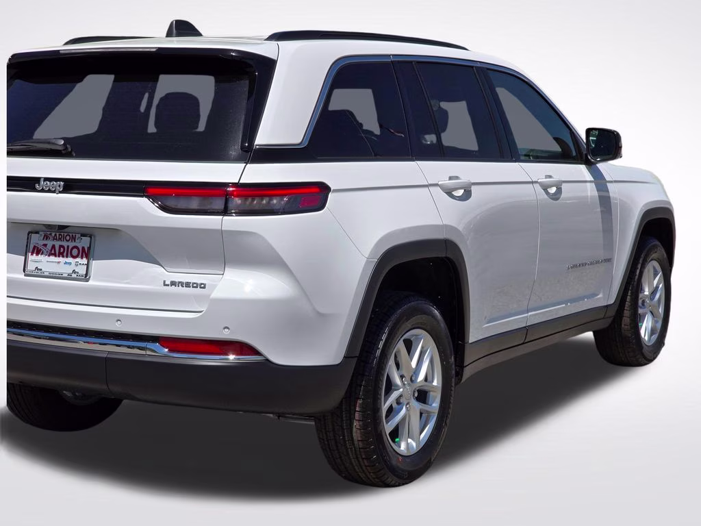 2026 Bright White Clearcoat Jeep Grand Cherokee Laredo X 4X4 SUV