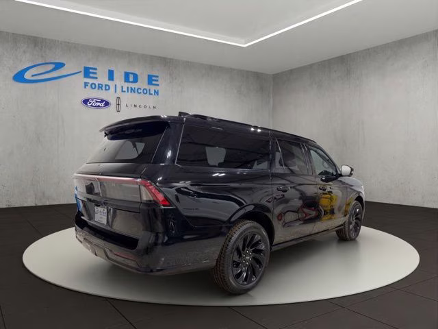 2025 Infinite Black Metallic Clearcoat Lincoln Navigator L Reserve 4X4 SUV