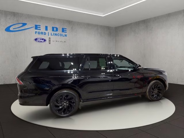 2025 Infinite Black Metallic Clearcoat Lincoln Navigator L Reserve 4X4 SUV