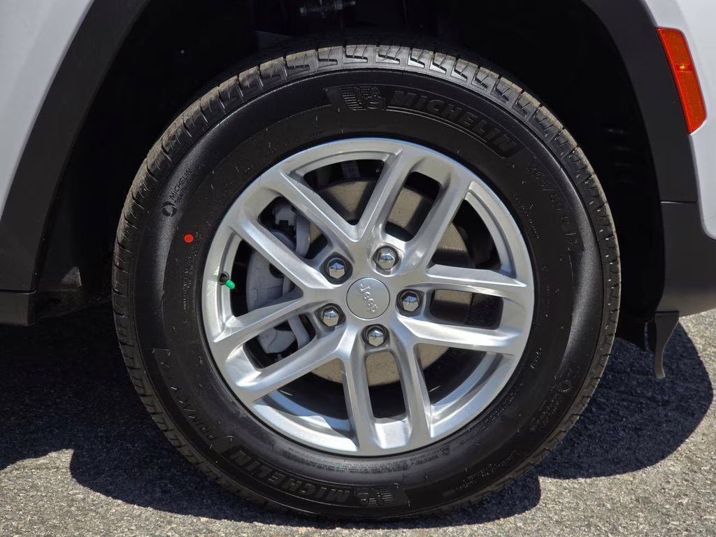 2026 Bright White Clearcoat Jeep Grand Cherokee Laredo X 4X4 SUV