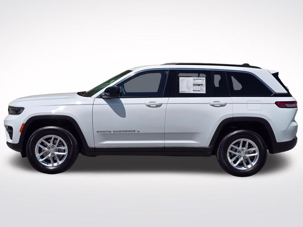 2026 Bright White Clearcoat Jeep Grand Cherokee Laredo X 4X4 SUV