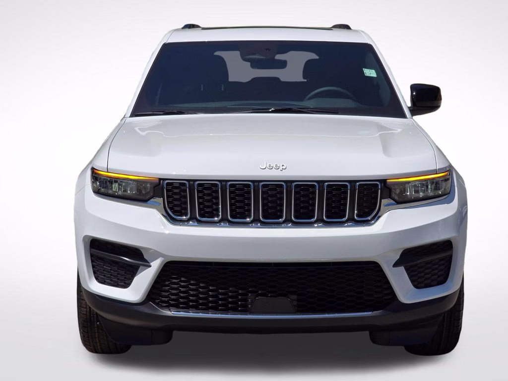 2026 Bright White Clearcoat Jeep Grand Cherokee Laredo X 4X4 SUV