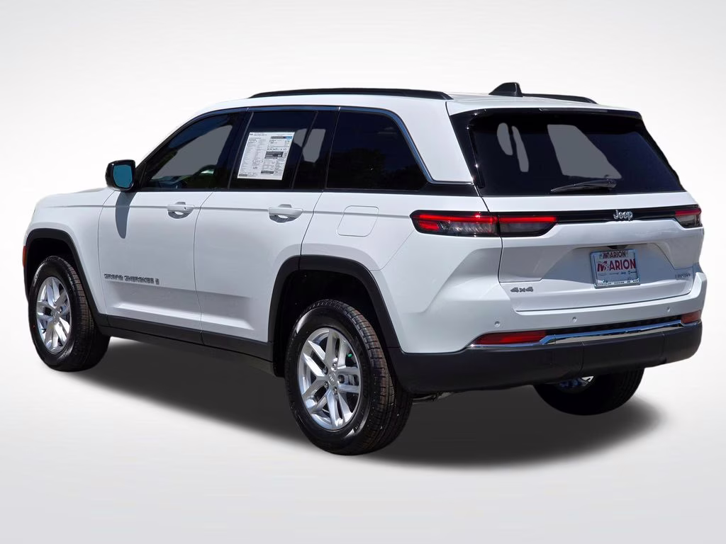 2026 Bright White Clearcoat Jeep Grand Cherokee Laredo X 4X4 SUV