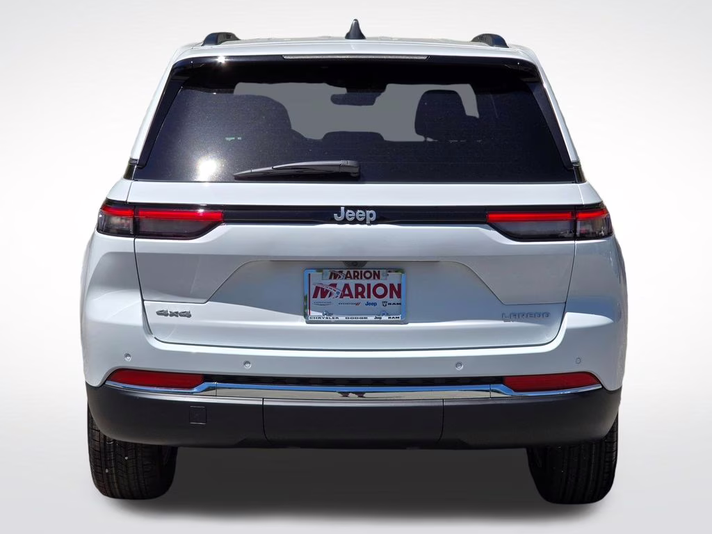 2026 Bright White Clearcoat Jeep Grand Cherokee Laredo X 4X4 SUV