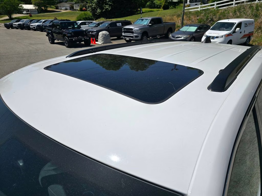 2026 Bright White Clearcoat Jeep Grand Cherokee Laredo X 4X4 SUV