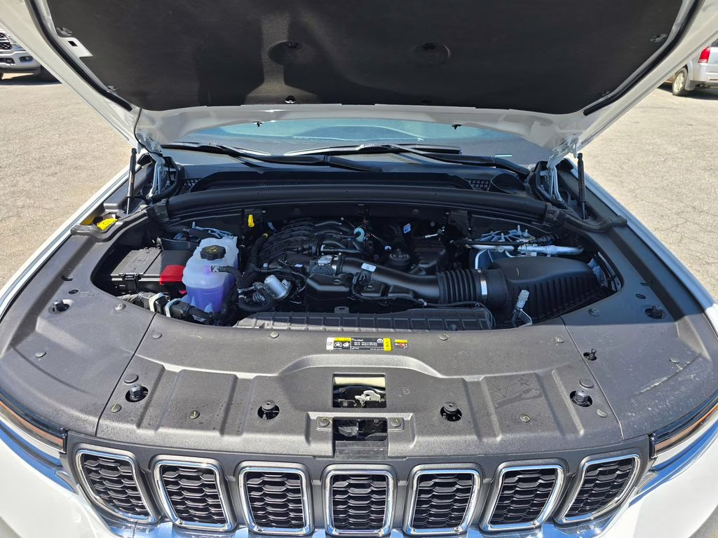 2026 Bright White Clearcoat Jeep Grand Cherokee Laredo X 4X4 SUV