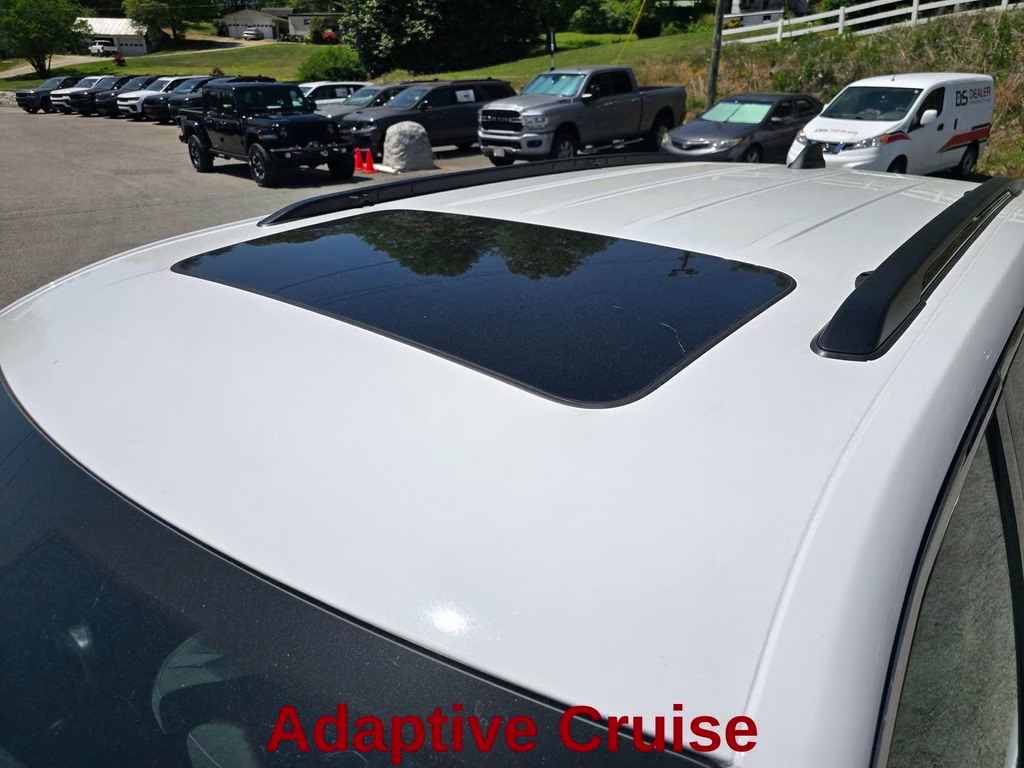 2026 Bright White Clearcoat Jeep Grand Cherokee Laredo X 4X4 SUV