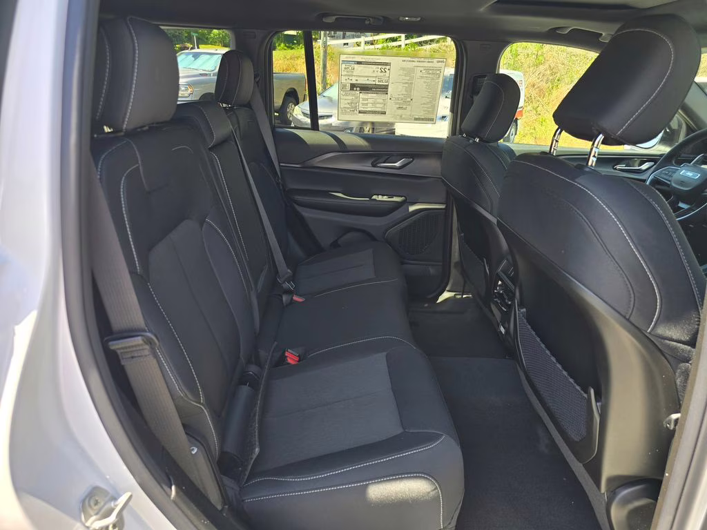 2026 Bright White Clearcoat Jeep Grand Cherokee Laredo X 4X4 SUV