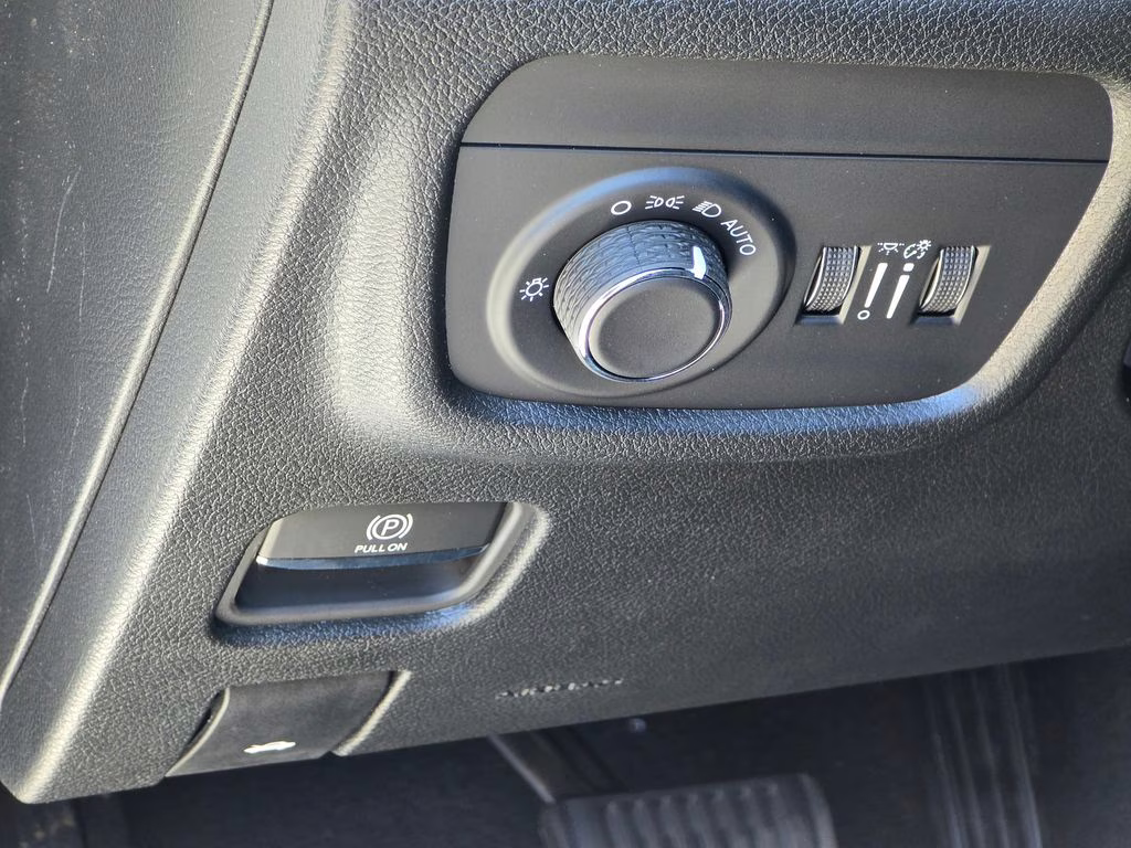 2026 Bright White Clearcoat Jeep Grand Cherokee Laredo X 4X4 SUV