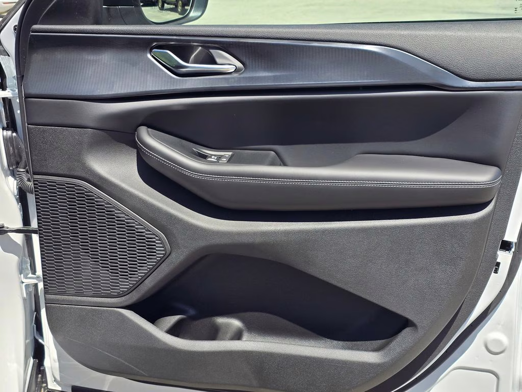 2026 Bright White Clearcoat Jeep Grand Cherokee Laredo X 4X4 SUV