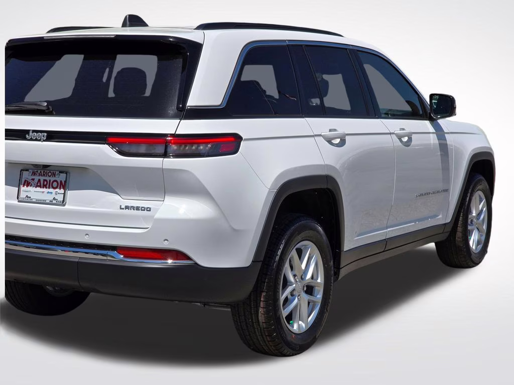 2026 Bright White Clearcoat Jeep Grand Cherokee Laredo X 4X4 SUV