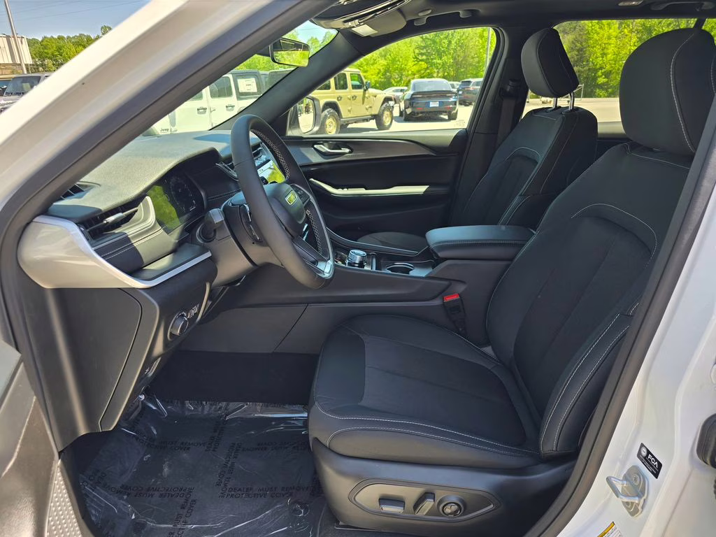 2026 Bright White Clearcoat Jeep Grand Cherokee Laredo X 4X4 SUV