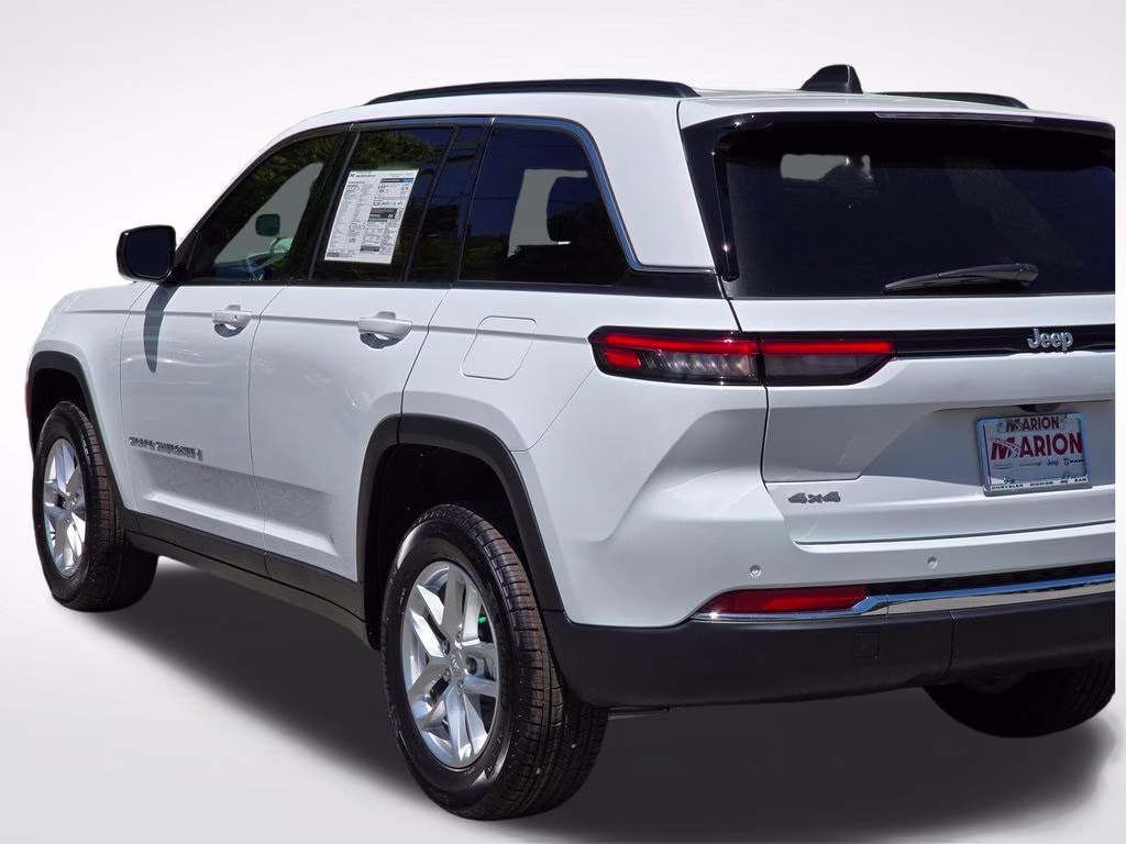 2026 Bright White Clearcoat Jeep Grand Cherokee Laredo X 4X4 SUV