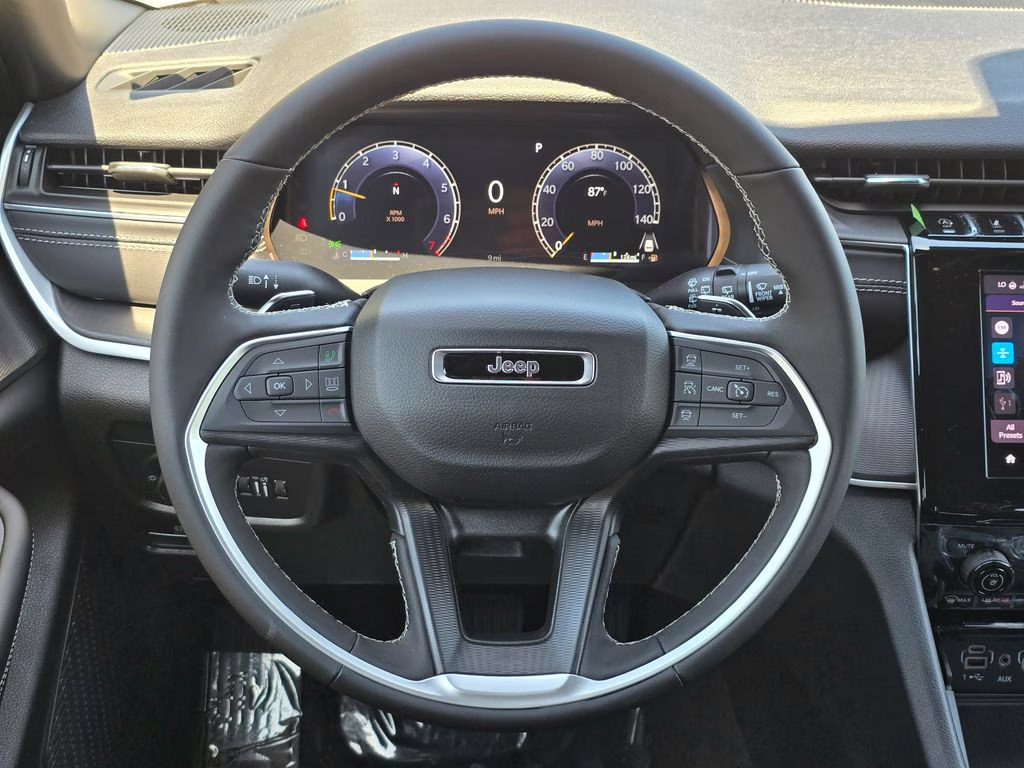 2026 Bright White Clearcoat Jeep Grand Cherokee Laredo X 4X4 SUV